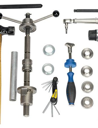 Vous pouvez faire du bricolage ou du pro lors de l'entretien des boîtiers de pédalier à ajustement serré