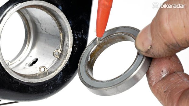 bb30-bb92-comment-remplacer-service-11-1507550196703-1srx7g65fe16k-196dc6d Inspectez les roulements pour détecter tout signe d'usure inhabituelle et essayez d'en diagnostiquer la cause