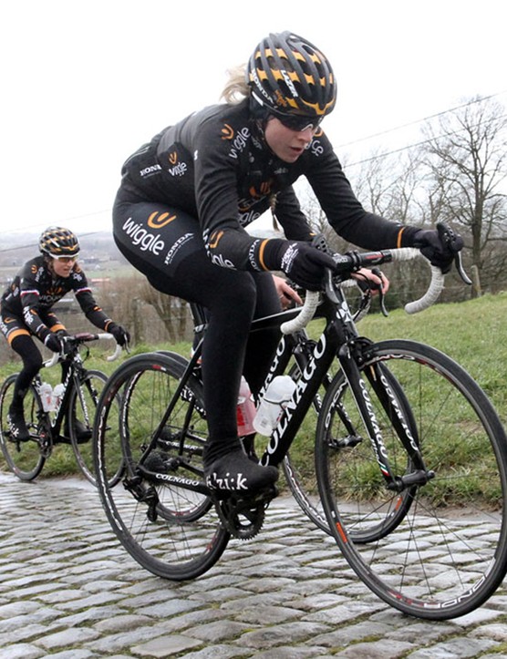 Vous voulez améliorer vos compétences de maniement du vélo sur le mouillé ?  Essayez la course de cyclo-cross