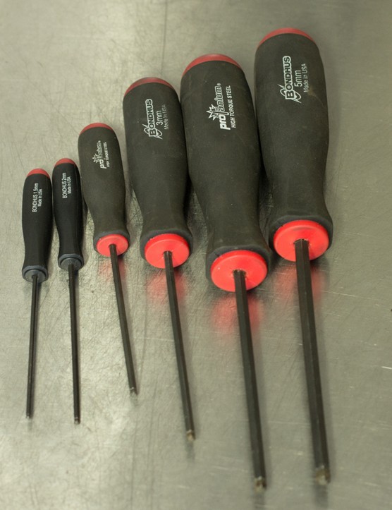 Ces tournevis Balldriver sont parfaits pour un travail rapide avec des porte-bidons et un réglage de la portée sur certains leviers de frein, mais la plupart des mécaniciens à domicile peuvent certainement s'en passer.