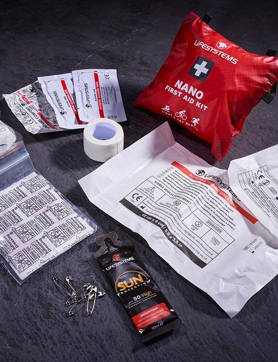 Trousse de premiers soins Lifesystems Light & Dry Nano