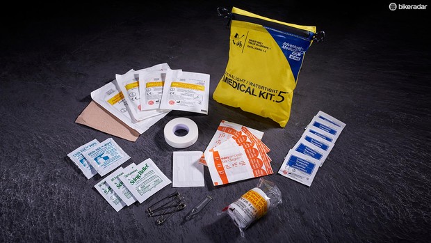 best-mini-trousse-de-premiers-secours-06-1507553366707-n3thzpl64q37-dcd83ce Adventure Medical Kits Ultraléger/Étanche .5