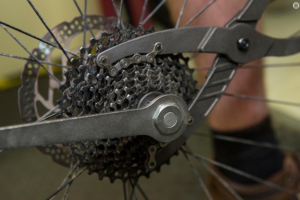 Tutoriel : changer un rayon vélo cassé 