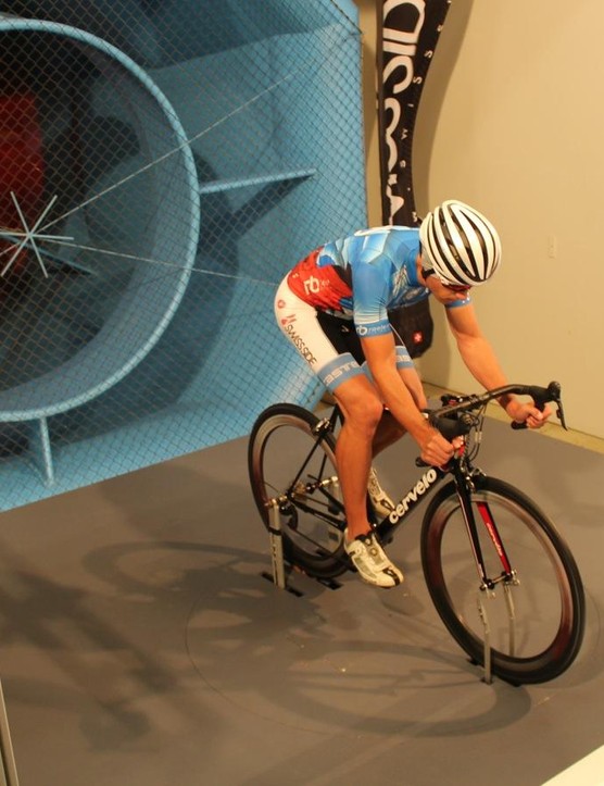 Nous avons également testé un nouveau Giro Cinder, légèrement plus rapide que le Specialized Prevail