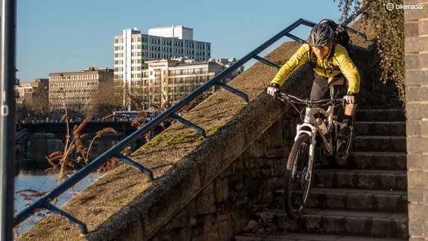 Faites comme Danny MacAskill et considérez votre itinéraire de trajet comme un parkour pour vélos !