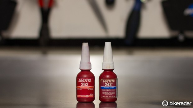1413268933068-1oqb8uy2bzwl3-a2d841f Threadlocker est un adhésif léger pour les pièces filetées. Gardez une petite bouteille à portée de main - de nombreuses réparations le recommanderont
