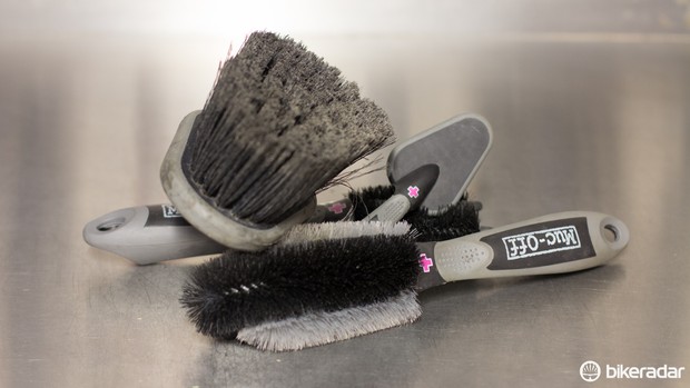 1413268933097-v5tqsh2hmhnq-0bfef50 Les brosses de nettoyage pour vélos sont facilement disponibles dans les magasins de vélos, mais la plupart des magasins de réparation automobile proposent des produits similaires pour les voitures.