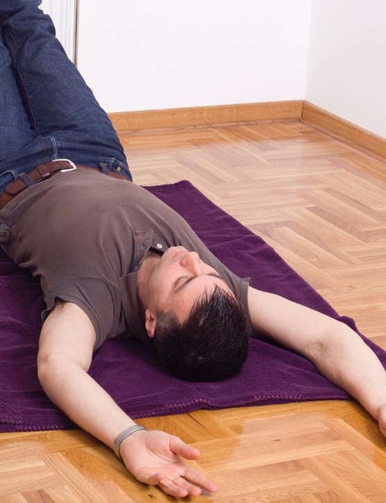 Élever vos jambes peut aider le sang à circuler dans le bas de votre corps