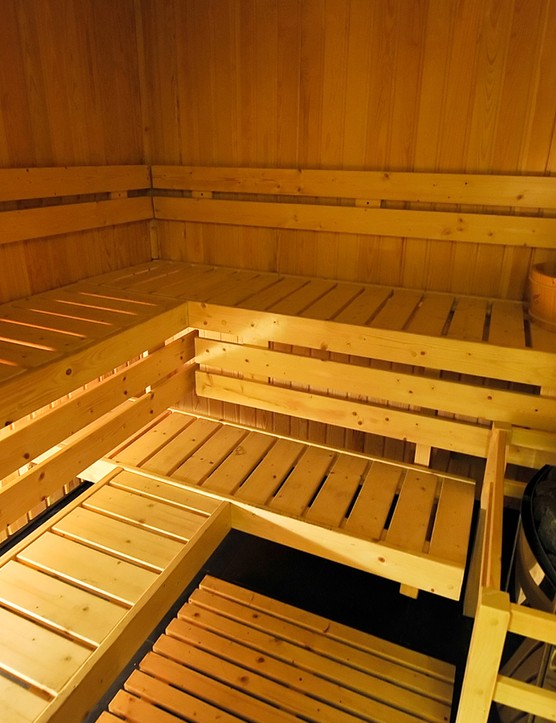 Les saunas deviennent une méthode de plus en plus populaire pour s'acclimater au temps chaud