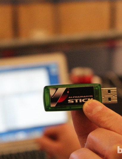 Les informations du concentrateur sont transmises à un ordinateur portable via une antenne USB standard
