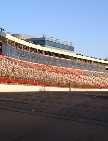 Lowe's Motor Speedway en Caroline du Nord.  Normalement utilisé pour les courses NASCAR, mais vous pouvez également faire des courses de vélos dessus