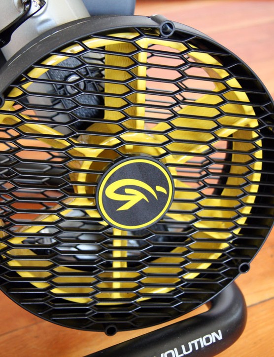 Le ventilateur géant produit une sensation incroyablement réaliste en termes d'inertie et de résistance (sauf avec une légère baisse à l'extrémité supérieure) mais génère également beaucoup de bruit