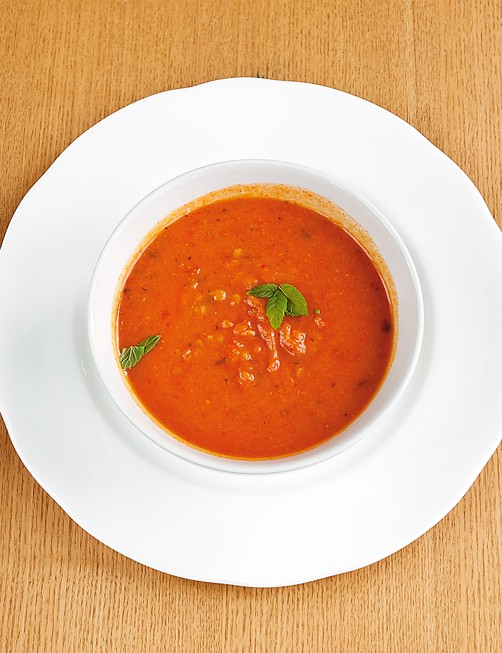 Soupe épicée aux lentilles et tomates