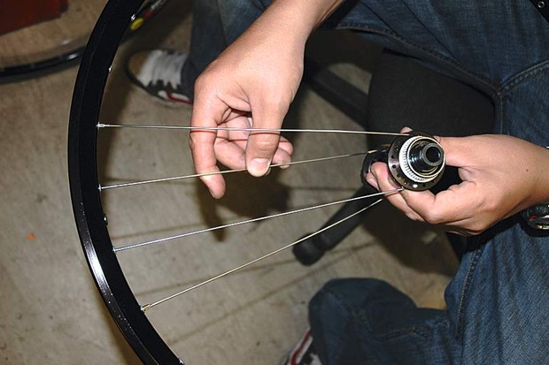 Atelier : Comment lacer une roue
