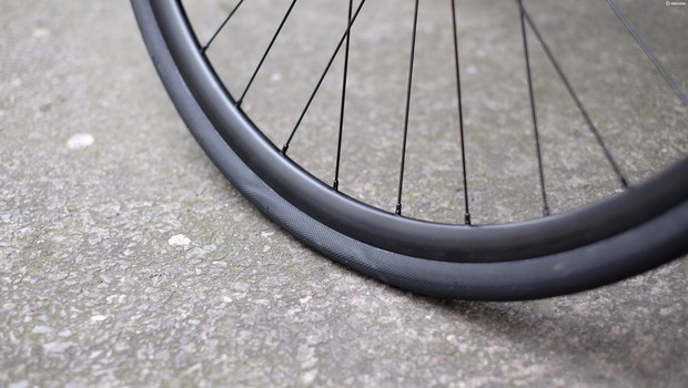 Vérifiez la pression de vos pneus chaque semaine pour éviter de tomber en panne
