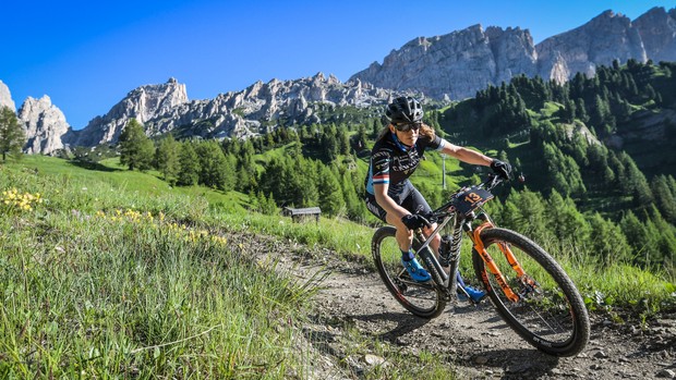 La coureuse de VTT marathon Sally Bigham sur un VTT Canyon