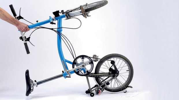 Les vélos à moyeu sont parfaits pour réparer une crevaison dans le meilleur des cas, ajoutez le pliage dans l'équation...