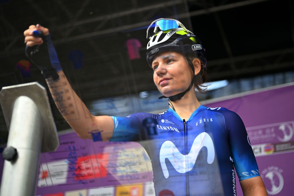 Sarah Gigante (Movistar) signing on for the race at the Tour of Scandinavia 2023