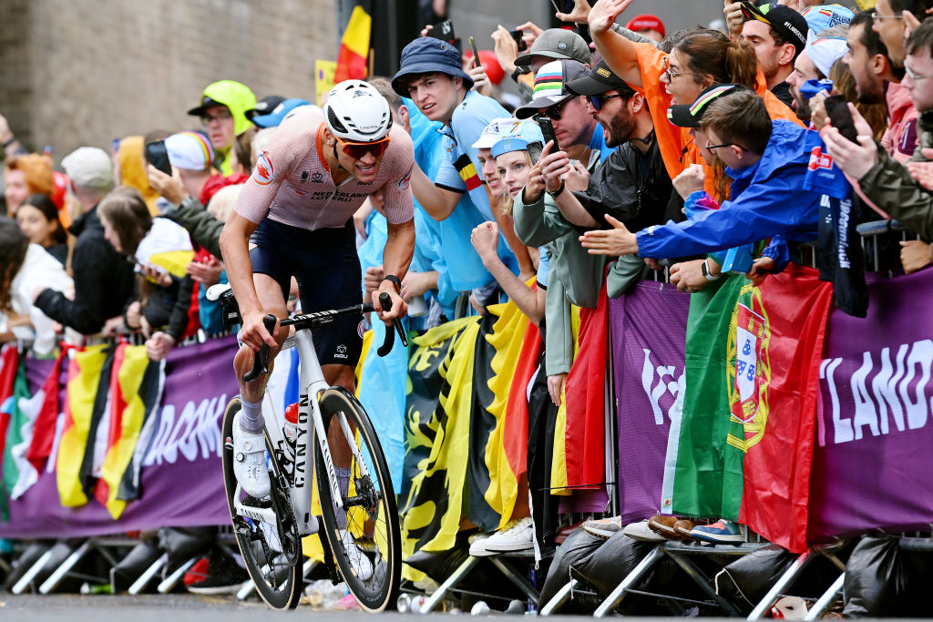 Mathieu van der Poel remporte la victoire lors de la course sur route aux Championnats du Monde Route UCI à Glasgow