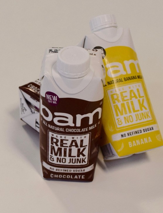 Bam's All Natural Milk Drink est disponible en deux saveurs, dans des cartons de 330 ml
