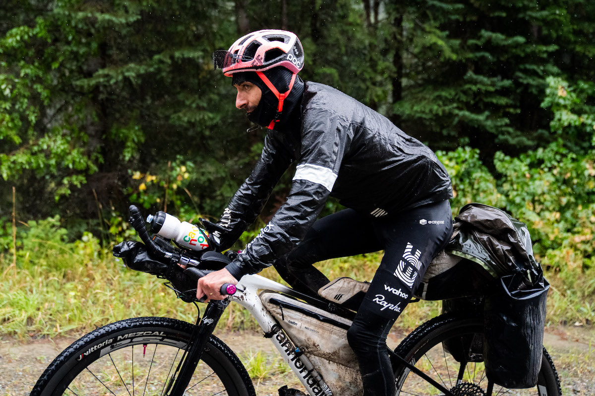 Lachlan Morton (EF Education-EasyPost) parcourant le parcours du Tour Divide