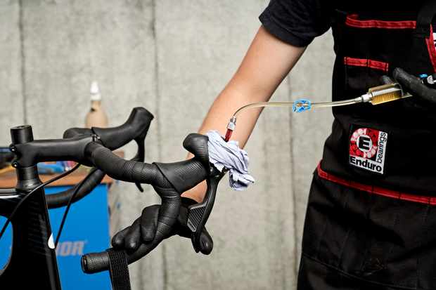 Comment faire une purge de freins Shimano : explications et conseils