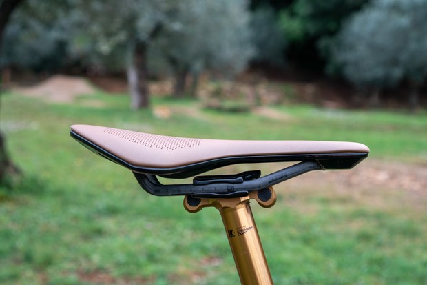 La selle Syncros Tofino utilise des rails en carbone.