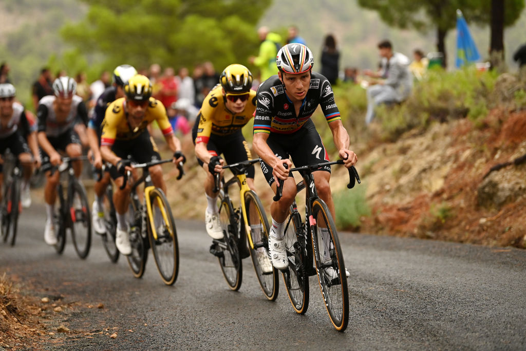 CARAVACA DE LA CRUZ ESPAGNE 03 SEPTEMBRE Remco Evenepoel de Belgique et Team Soudal Quick Step participent au 78e Tour d'Espagne 2023 étape 9 une étape 1845 de Carthagène à Collado de la Cruz de Caravaca 1089m UCIWT le 03 2023 septembre à Collado de la Cruz de Caravaca Espagne Photo de Tim de WaeleGetty Images