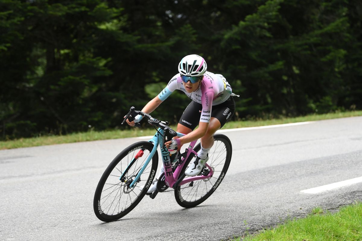 Ella Wyllie riding at the 2023 Tour de France Femmes