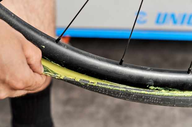 Comment entretenir une configuration de pneu tubeless