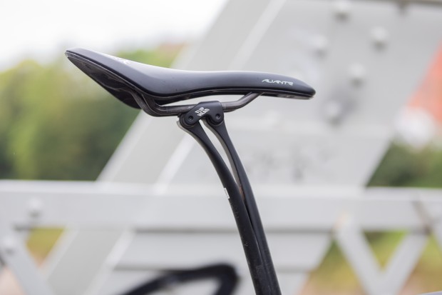 AM9A9246 Tige de selle Canyon VCLS sur Canyon Endurace CFR AXS
