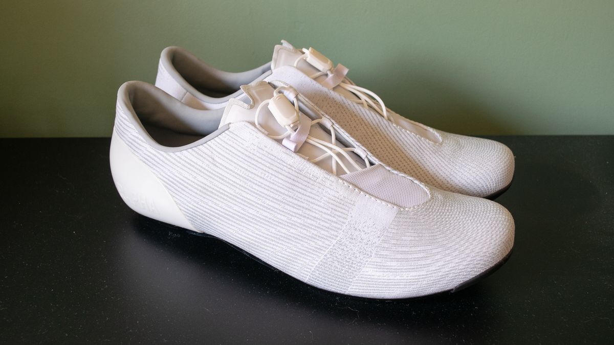 Test des chaussures à lacets Rapha Pro Team : une nouvelle approche de la  rétention des chaussures de route