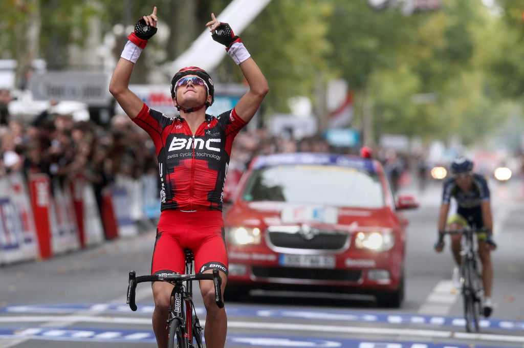 Van Avermaet célèbre la victoire de Paris-Tours 2011