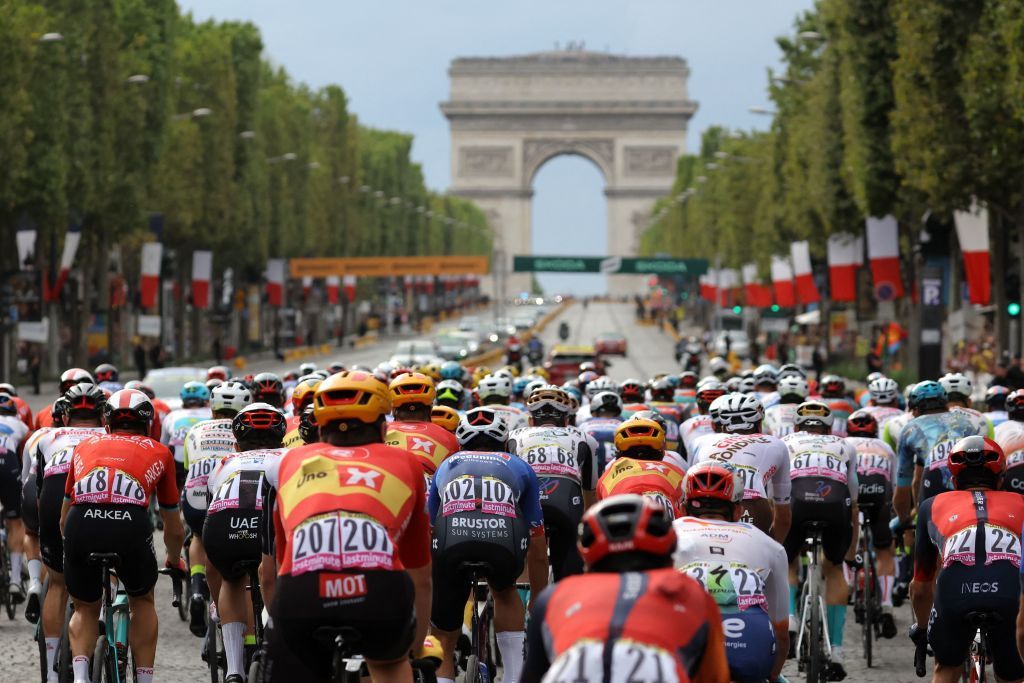 TOPSHOT The pack cycles on the Champs Elysee avenue with the Arc de Triomphe in the background during the 21st and final stage of the 110th edition of the Tour de France cycling race 115 km between SaintQuentinenYvelines and the ChampsElysees in Paris on July 23 2023 Photo by Thomas SAMSON AFP Photo by THOMAS SAMSONAFP via Getty Images
