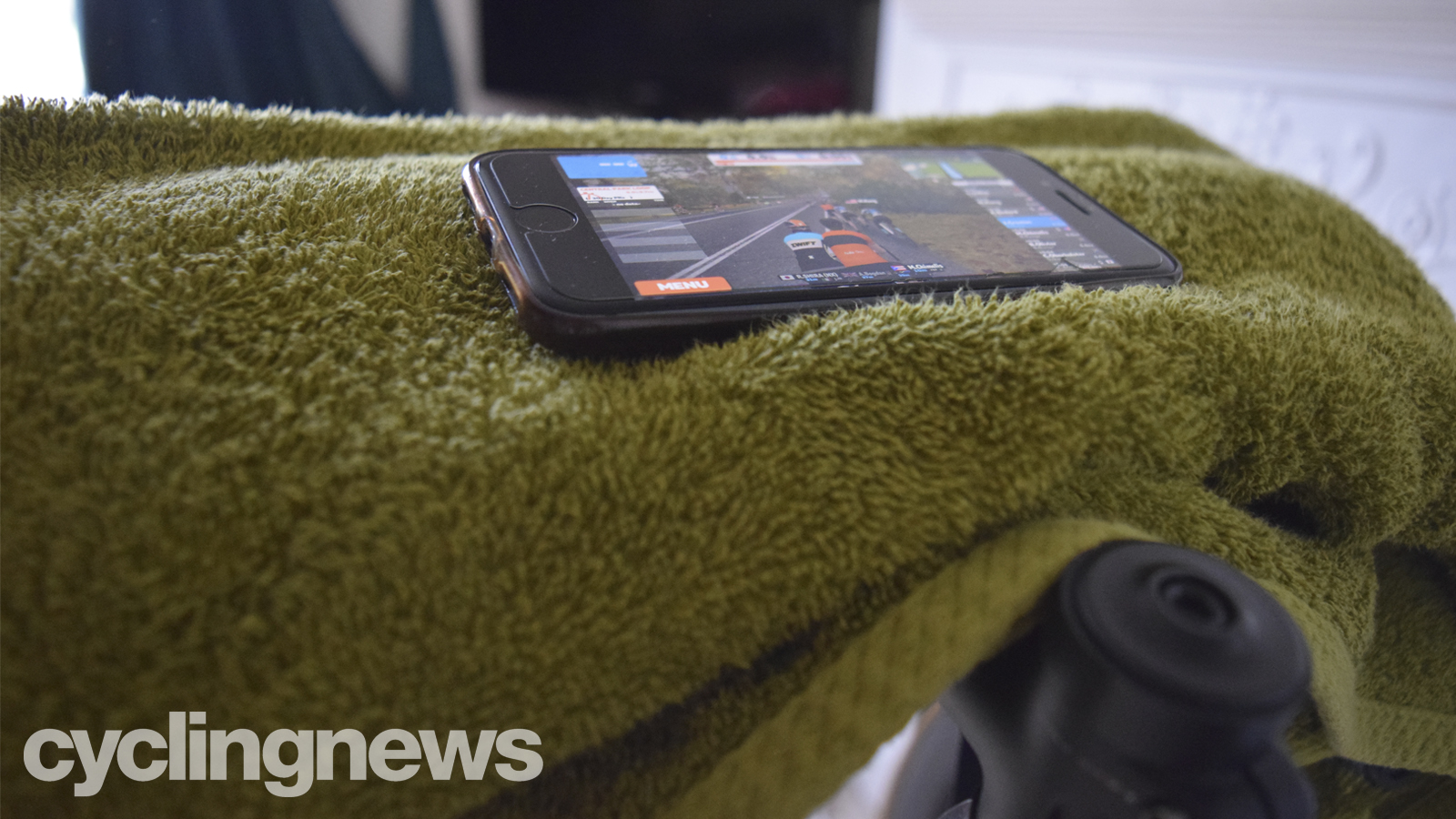 Meilleures configurations zwift : téléphone sur le guidon
