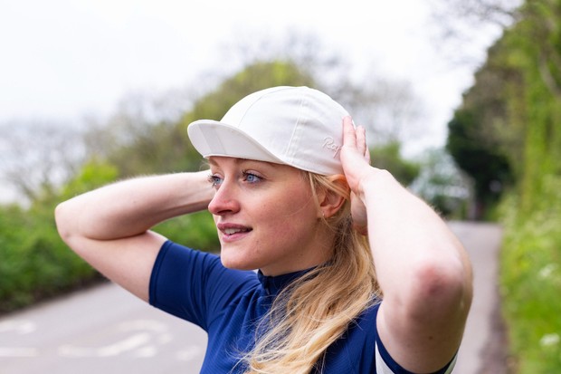 Comment s'habiller pour le cyclisme d'été, casquette Rapha