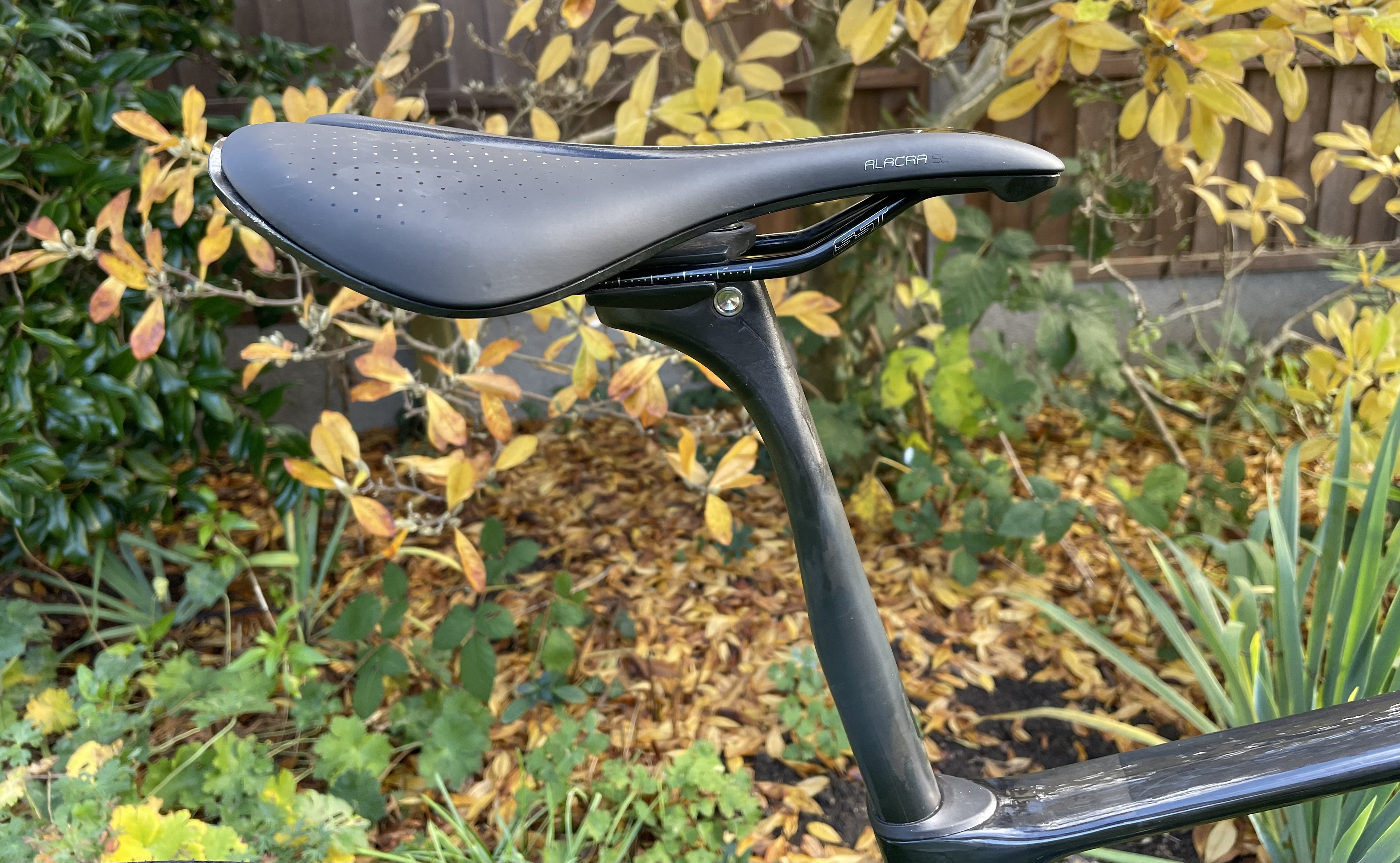 Gros plan sur la tige de selle Liv Avail Advanced Pro 0 2024 Giant D-Fuse SLR