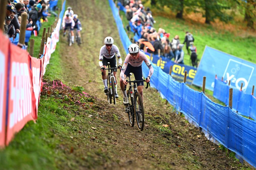 NAMUR BELGIUM NOVEMBER 05 Fem Van Empel of The Netherlands competes during the 20th UEC European Cyclocross Championships 2022 Womens Elite EuroCross22 on November 05 2022 in Namur Belgium Photo by Luc ClaessenGetty Images