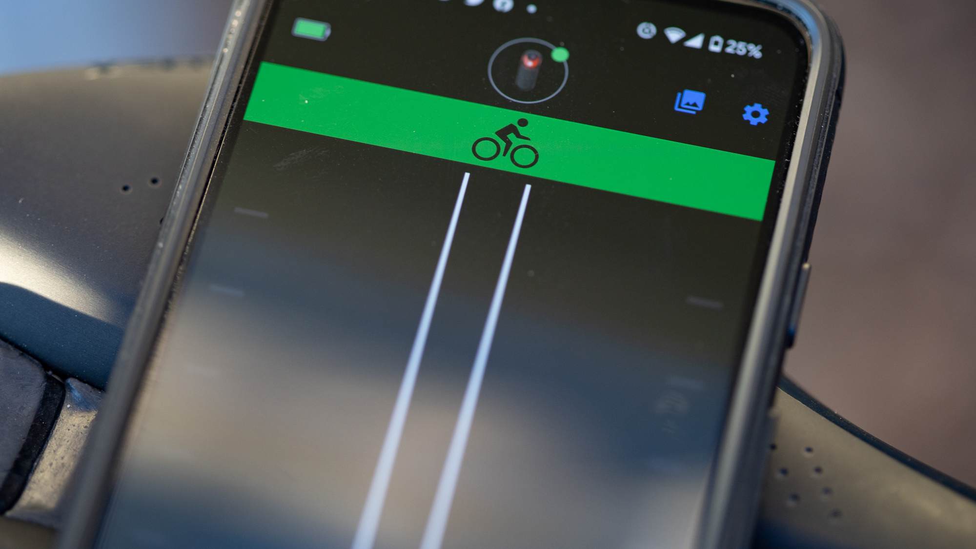 Fonctionnalité radar de l'écran du téléphone Garmin Varia RCT715