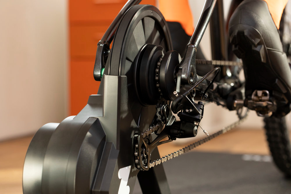 Image de l'entraîneur Zwift Hub One avec un gros plan du Cog