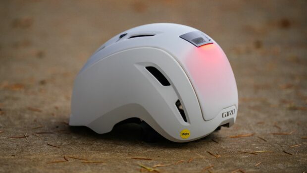Six de nos casques de vélo électrique préférés sont en vente pour le Cyber ​​Monday