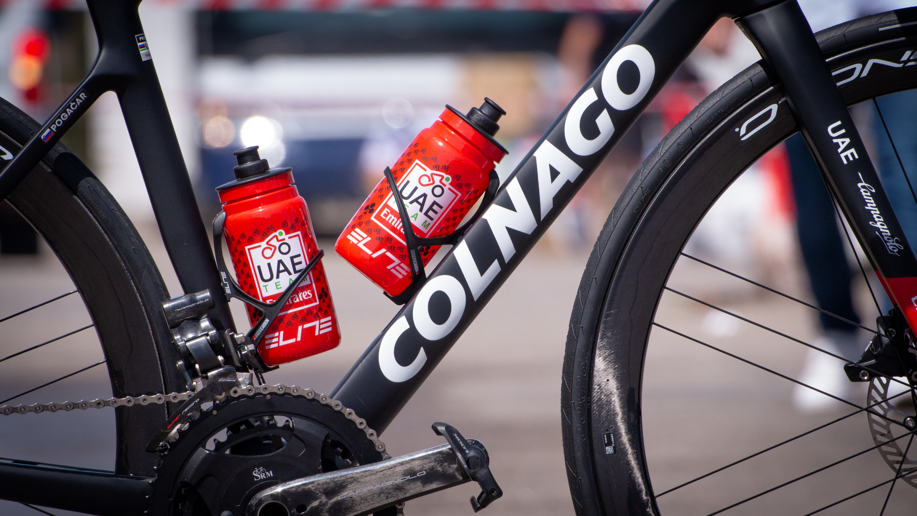 Une image en gros plan du nouveau vélo Colnago Prototipo de Tadej Pogacar
