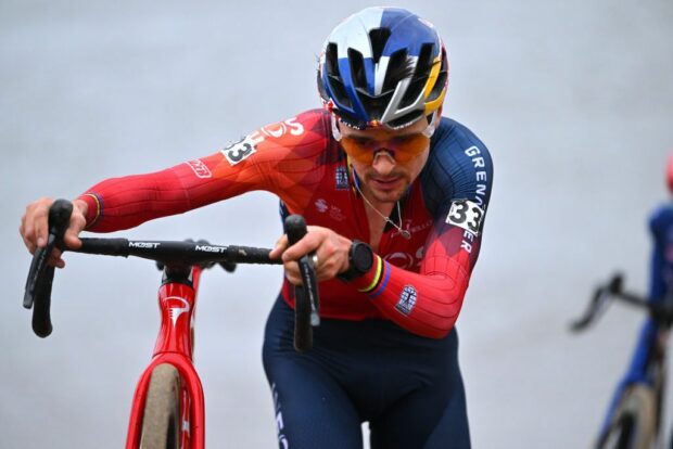 Tom Pidcock crashed in the first few hundred metres of the Antwerp World Cup