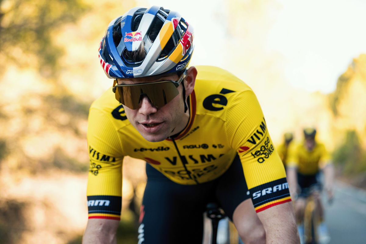 Wout van Aert in the new Visma-Lease a Bike kit