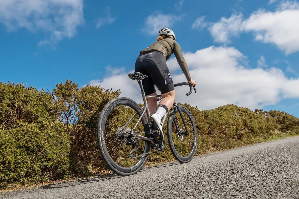 Comment devenir plus rapide en gravissant des collines à vélo