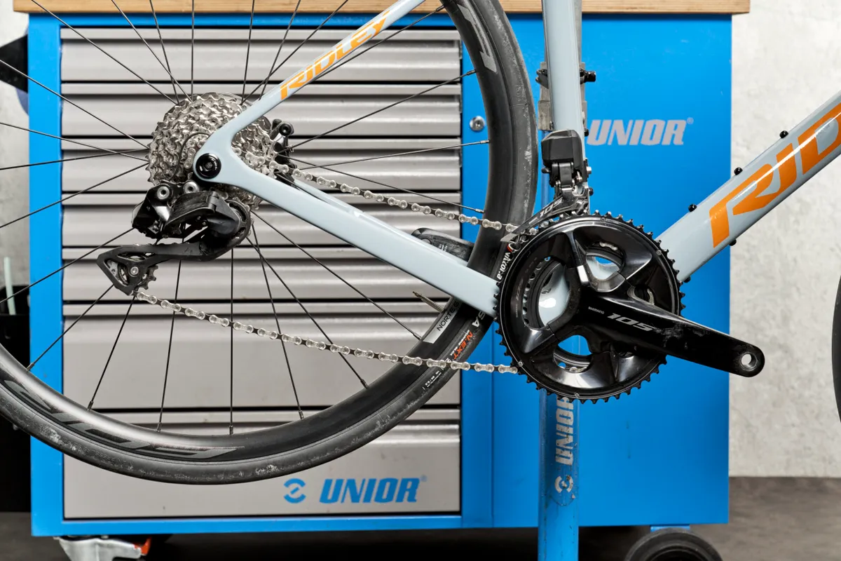 Groupe Shimano 105 Di2 R7100 sur Ridley Grifn