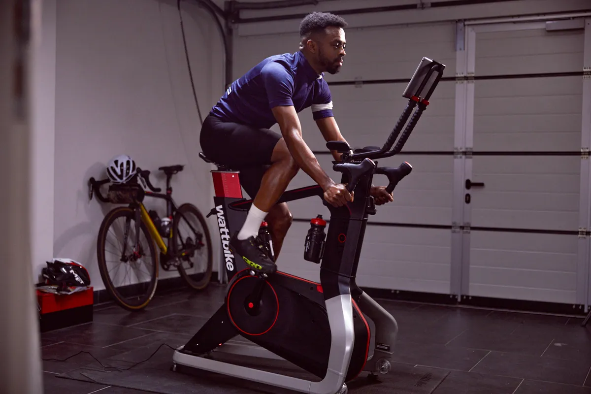 Vélo intelligent d'intérieur Wattbike Atom