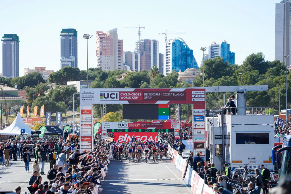 BENIDORM, ESPAGNE - 2023/01/22 : Lancez l'élite féminine en action lors de la Coupe du Monde Cyclo-cross UCI.  (Photo de German Vidal/SOPA Images/LightRocket via Getty Images)