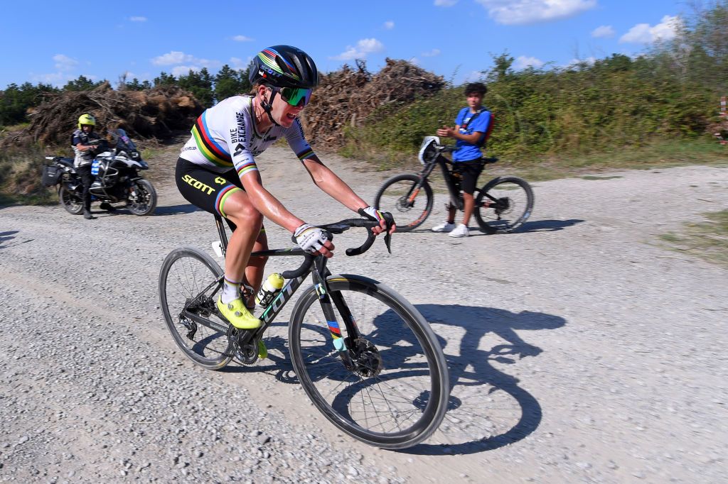 ARCIDOSSO ITALY SEPTEMBER 12 Annemiek Van Vleuten of The Netherlands and Team Mitchelton Scott Gravel Strokes Fans Public during the 31st Giro dItalia Internazionale Femminile 2020 Stage 2 a 1248km stage from Civitella Paganico to Arcidosso GiroRosaIccrea GiroRosa on September 12 2020 in Arcidosso Italy Photo by Luc ClaessenGetty Images