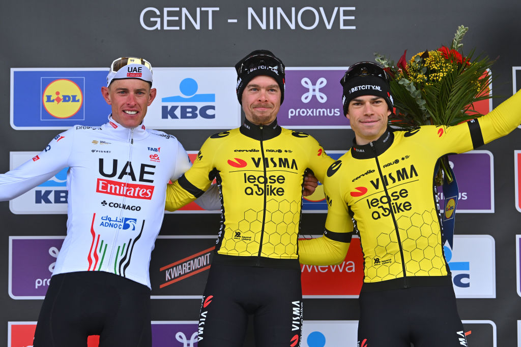 Jan Tratnik et Wout van Aert sont montés sur le podium aux côtés du deuxième Nils Politt.